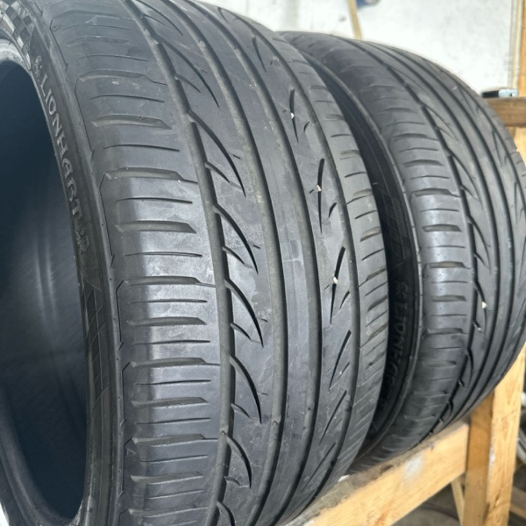 Set of 2 Lionhart 255/35/18 tires 8233bc54