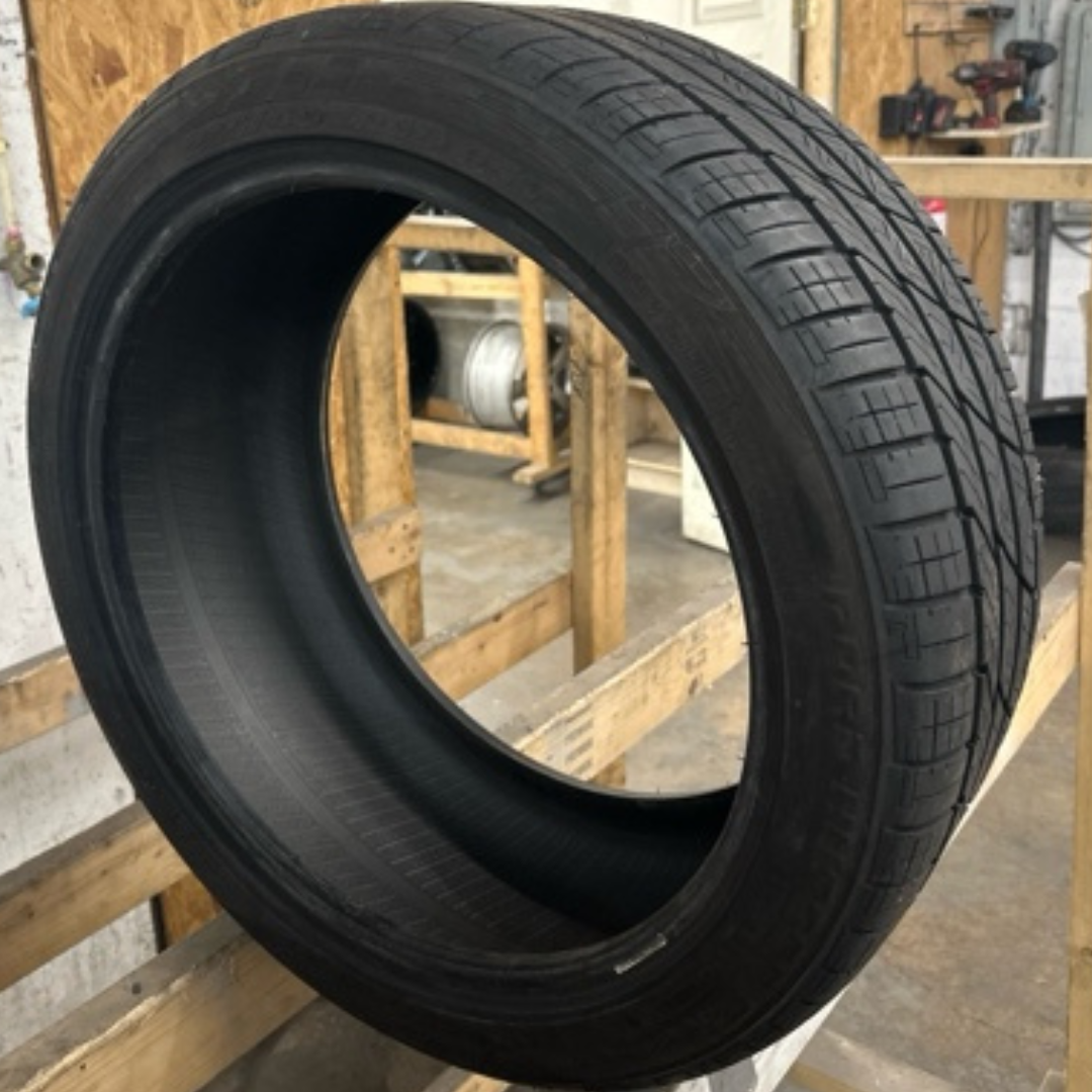 ROAD HUGGER GTZ 235/40/18 TIRE cc443b1e