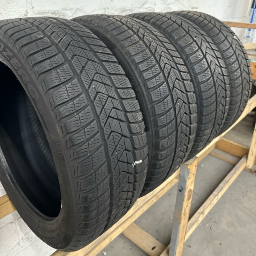 Set of 3 Pirelli Sottozero 3 Size 225/45/18