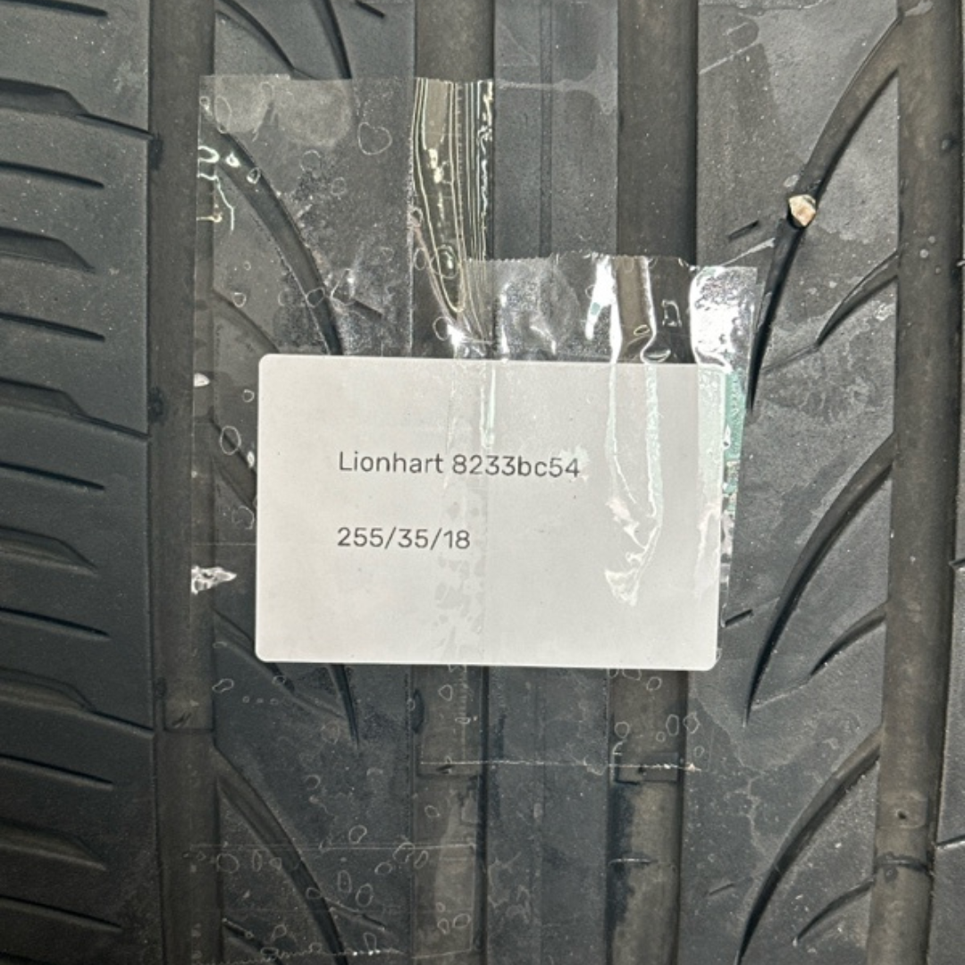 Set of 2 Lionhart 255/35/18 tires 8233bc54