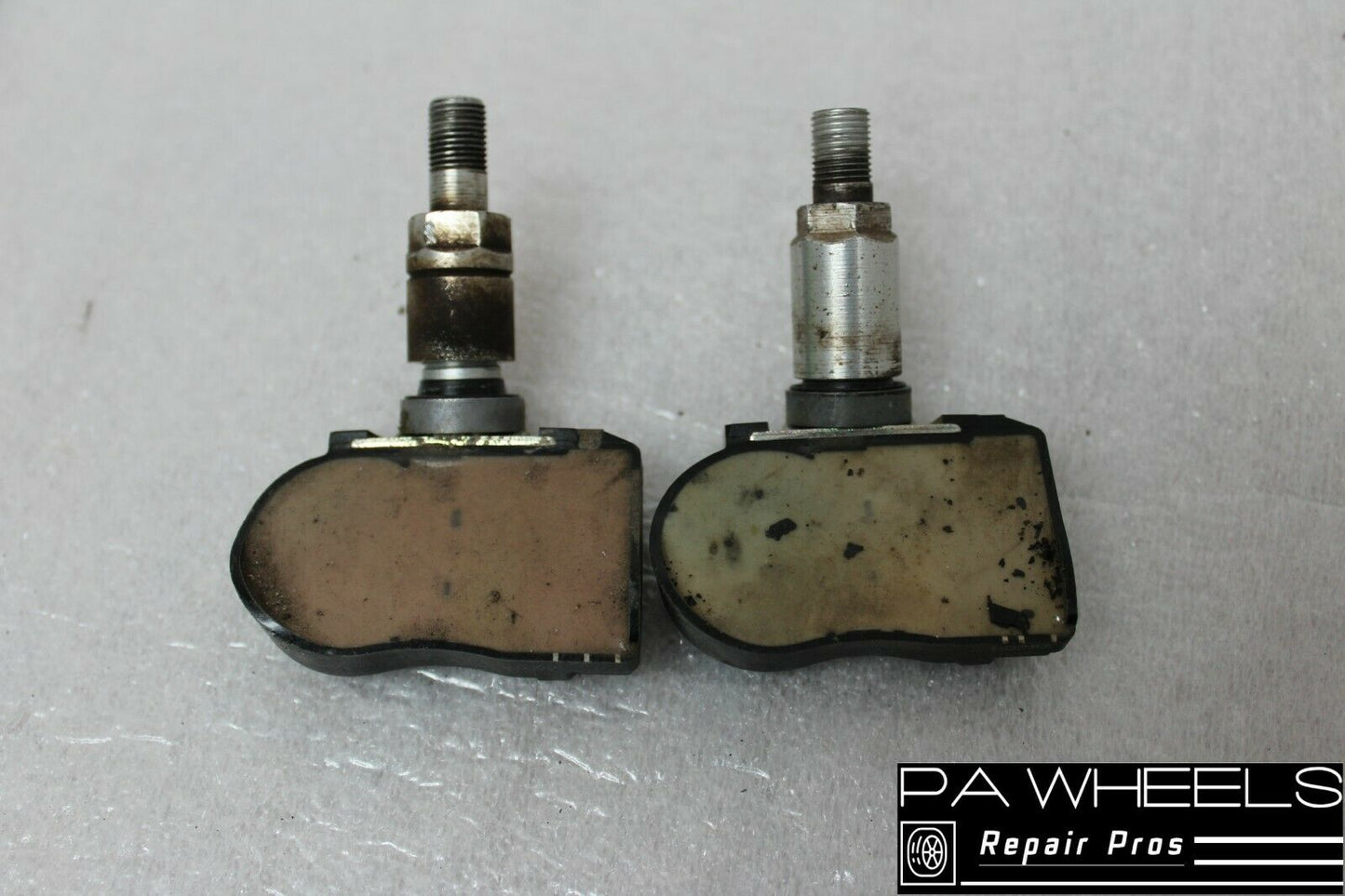 SET OF 2 GENUINE BMW FACTORY OEM TIRE PRESSURE TPMS SENSORS 433MHz